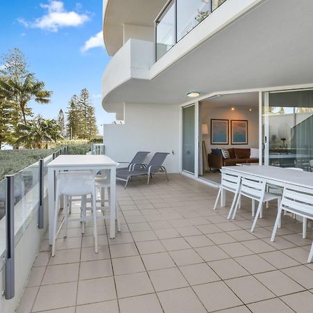 Rumba Beach Resort Caloundra Extérieur photo A balcony